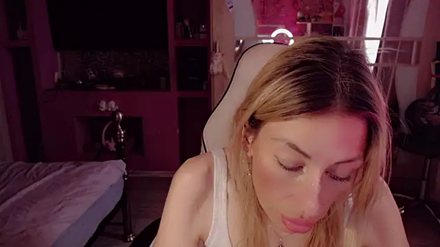 AnnieGOld_ webcam