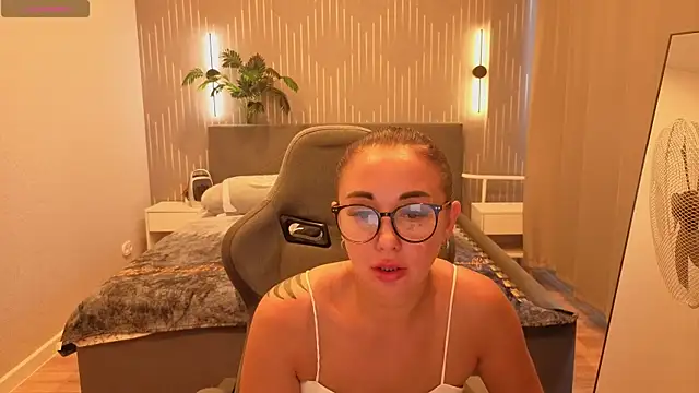 Mary_Holland webcam