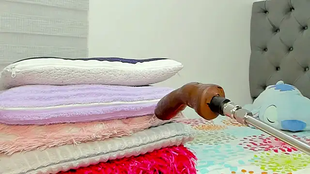 Elizabeth_18_ webcam