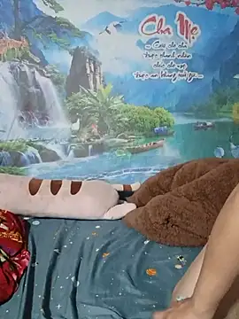 HeresThuy22 webcam