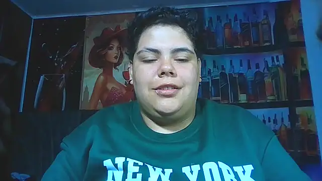 Hailey_Curvy webcam