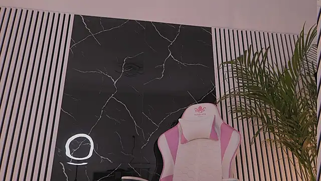 Ava-Diamond webcam