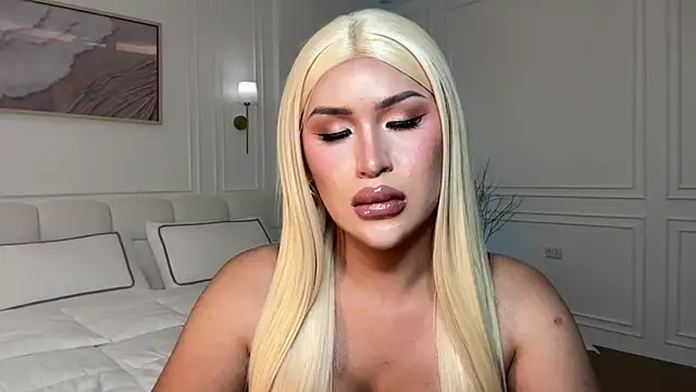 Your_Majesty_Tyra webcam