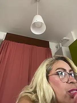 x_elena_x (F mature) - Big dildo in my pussy