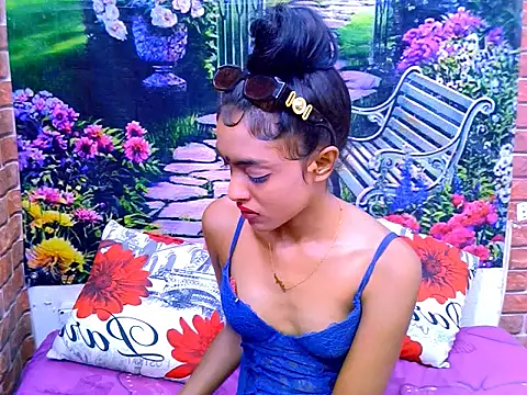 IndianPretty14u2Luv webcam