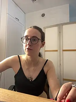 MartiniiSelenna live cam on StripChat