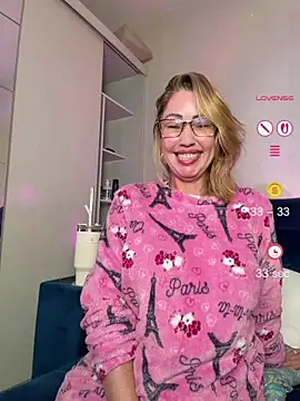RAIRAsexy live cam on StripChat