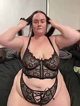 carinabro10 live cam on StripChat