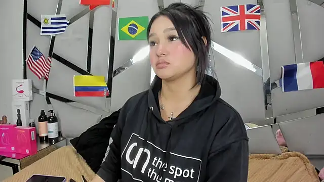 Catherinee69_x live cam on StripChat