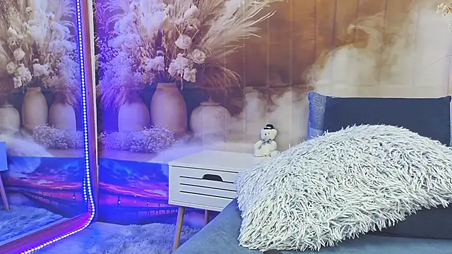 EmaLowe live cam on StripChat