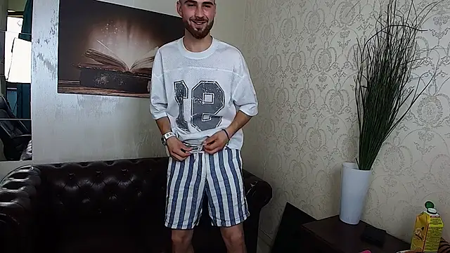 KyloEast live cam on StripChat