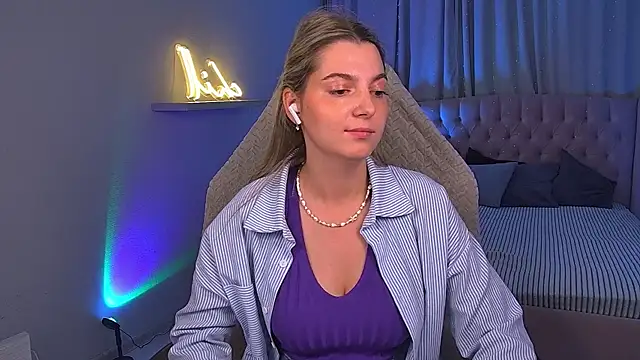 LucreciaStorm webcam