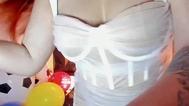 megan_whitee__ webcam