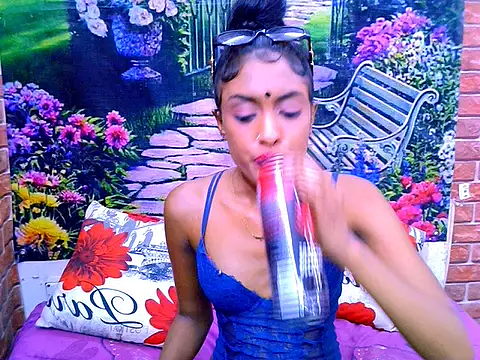 IndianPretty14u2Luv webcam
