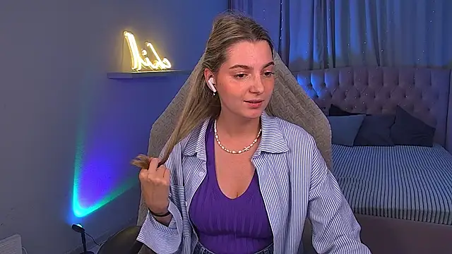 LucreciaStorm webcam
