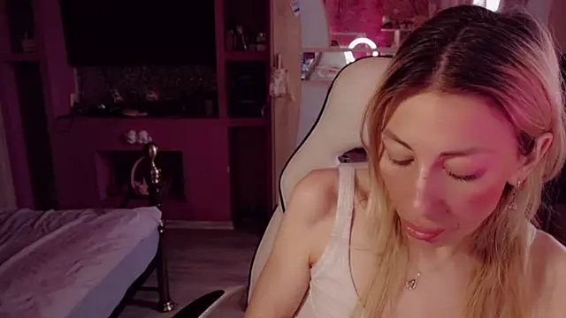 AnnieGOld_ webcam