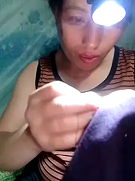 Gummiesu live cam on StripChat