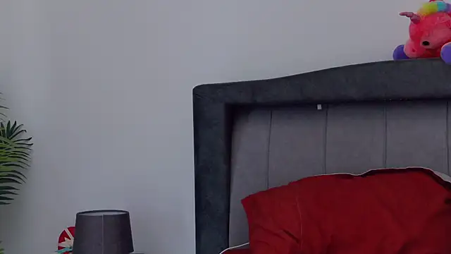 NicolePlay live cam on StripChat