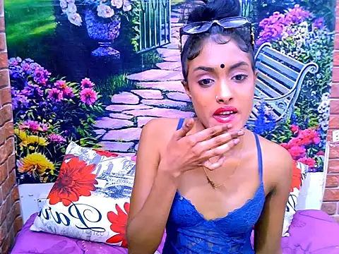 IndianPretty14u2Luv webcam
