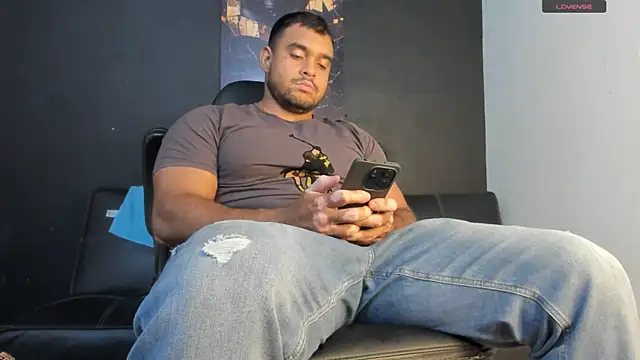 Big_furry_bear13 webcam