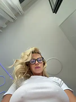 streetdoll webcam