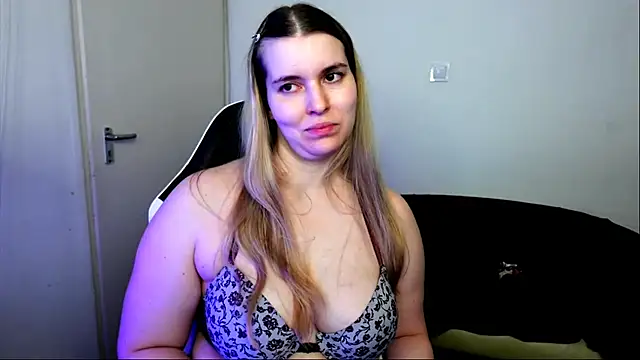 ShyHotNerd webcam