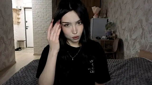 Qwami_Amie webcam