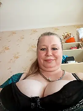 KiraStanton webcam