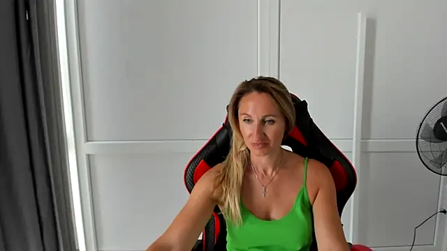 LilyDreamm webcam