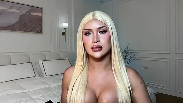 Your_Majesty_Tyra webcam