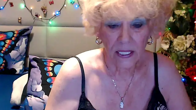 HappyWomanOn live cam on StripChat