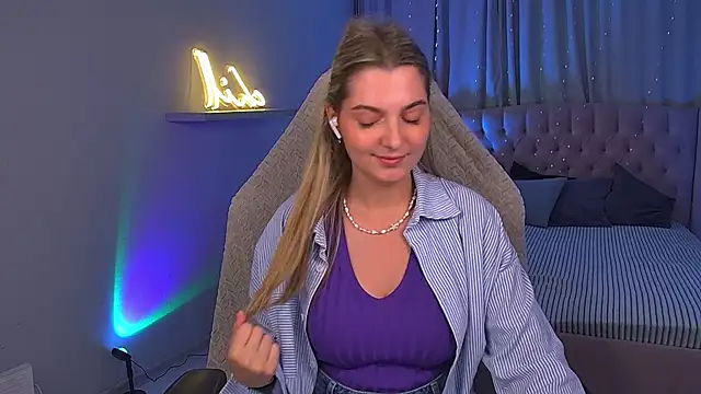 LucreciaStorm webcam