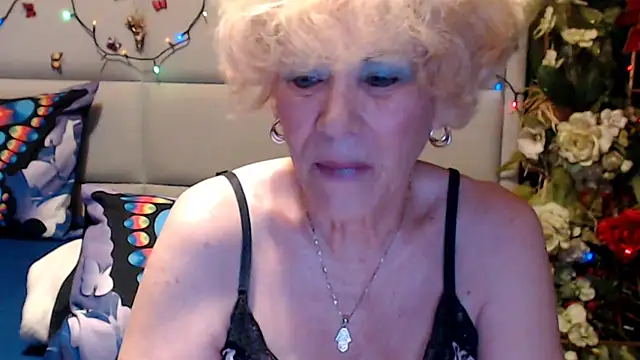 HappyWomanOn webcam
