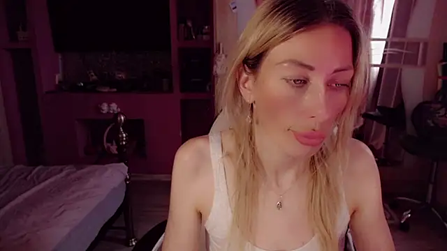 AnnieGOld_ webcam