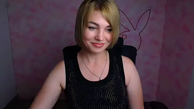 CuttieEmma webcam