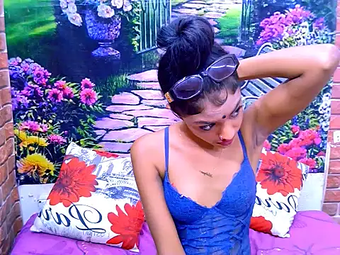 IndianPretty14u2Luv webcam