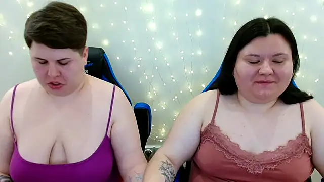BeckyAndHellen webcam