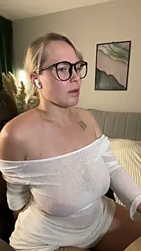 Charming_Daphny webcam