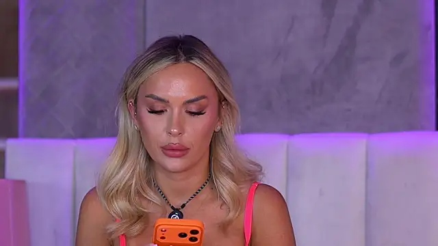SelenaFrost webcam