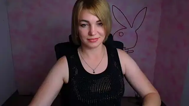 CuttieEmma webcam