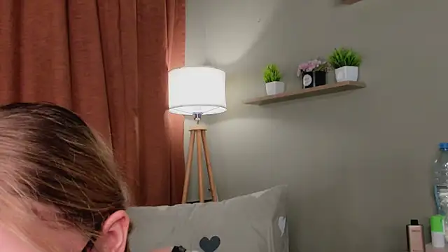 BlondeBombX webcam