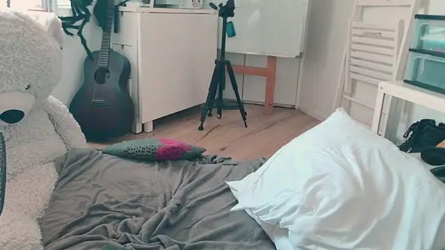 CeriseLapine webcam