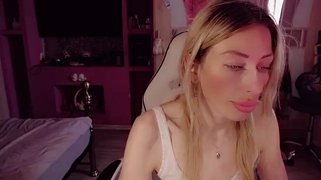 AnnieGOld_ webcam