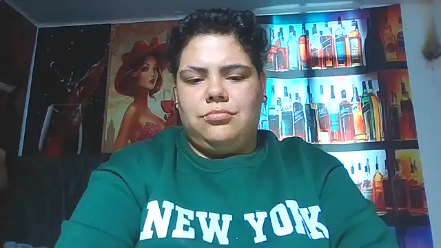 Hailey_Curvy webcam