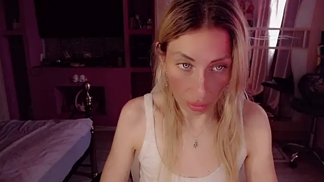 AnnieGOld_ webcam