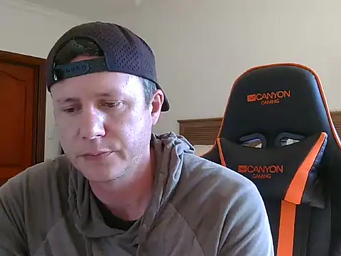 TroyDieselXXX live cam on StripChat