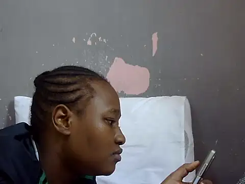 Petite_Ebony10 live cam on StripChat