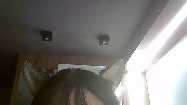 SkinnyKitten live cam on StripChat