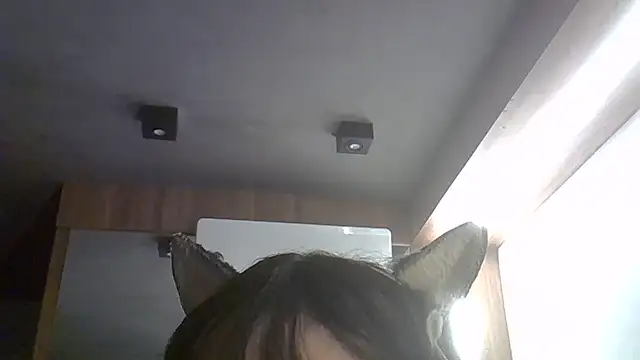 SkinnyKitten live cam on StripChat