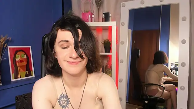 MickeQuinee live cam on StripChat